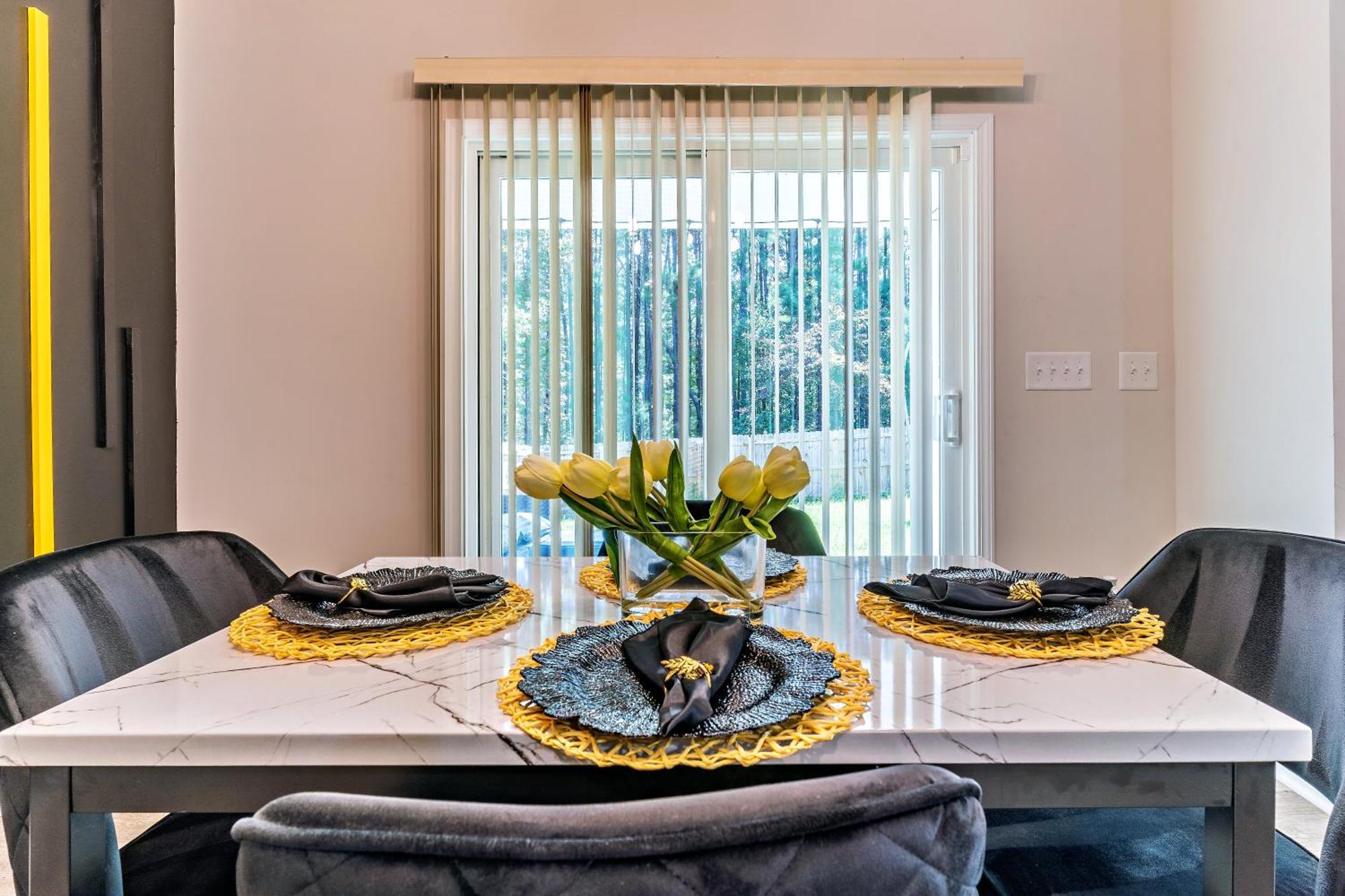 Вилла Raleigh Luxe Family Retreat- 15 Min To Downtown, Kids Gear, Fast Wifi For Wfh, Ev & Pet Friendly Экстерьер фото